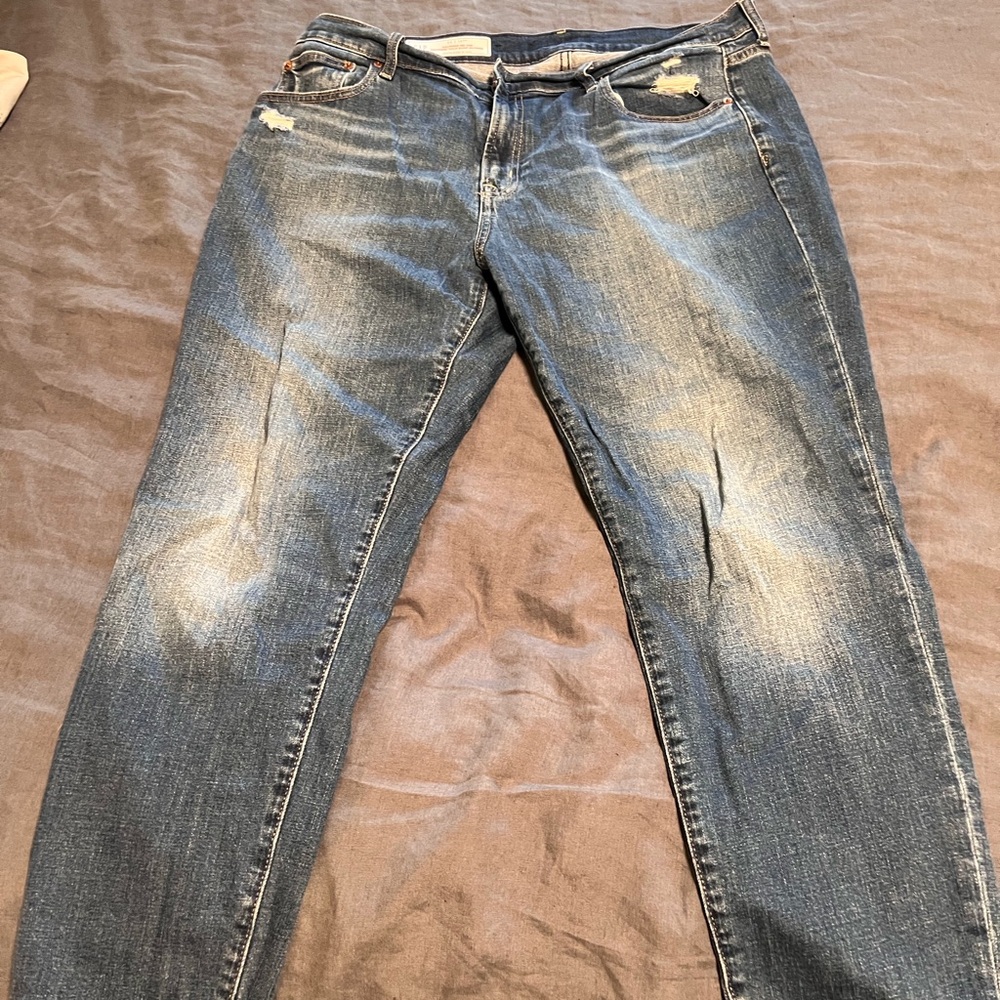 GAP Women’s Girlfriend Distressed Blue Slim Jeans. Never worn.